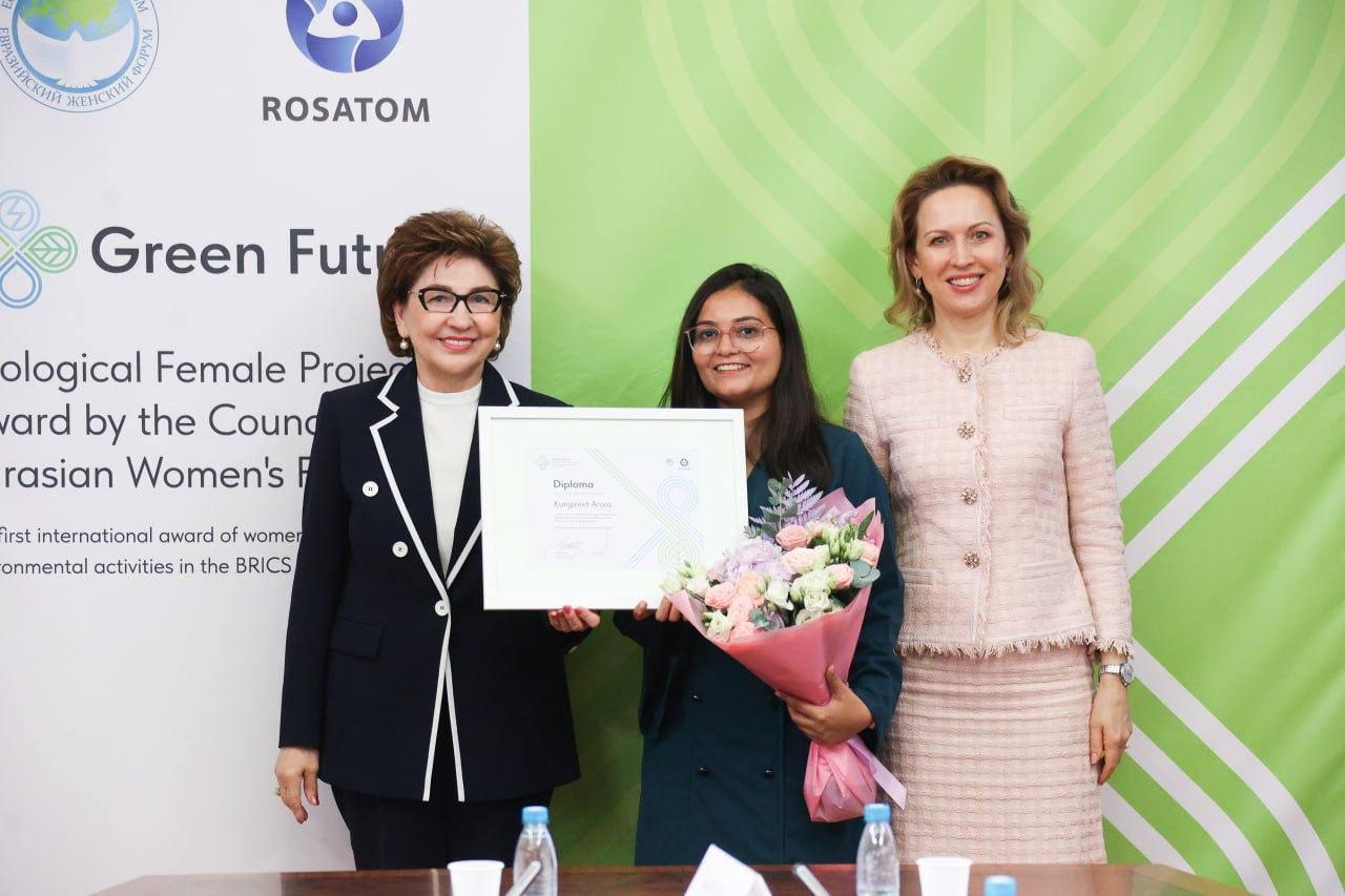 Photo 5368328556289059786 Y